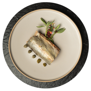 TRUCHA-A-LA-MANTECA-NEGRA-Y-ALCAPARRAS